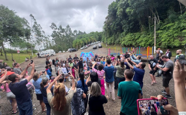 Caça aos ovos reúne famílias em Mina de Visitação  