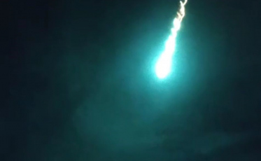 [Vídeo] Meteoro de grandes proporções é visto em Criciúma