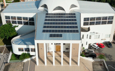 Abraço coletivo espera mais de 500 fiéis na Catedral de Tubarão