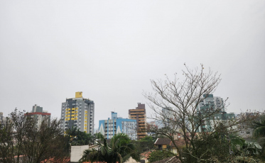 Domingo deve encerrar com chuva na região