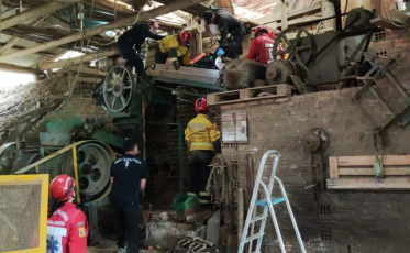 Trabalhador é gravemente ferido ao ficar preso em triturador de barro