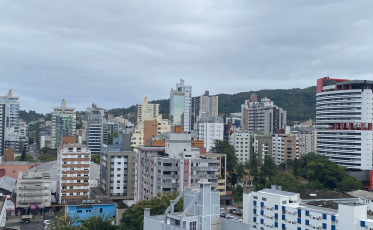 [Áudio] Nebulosidade e temperaturas amenas em Criciúma e região