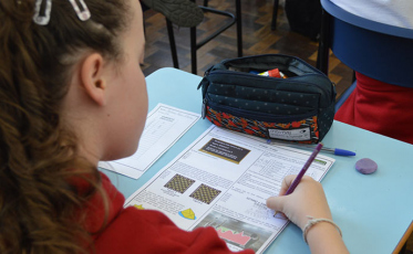 Alunos enfrentam a primeira fase do Prêmio Acic de Matemática nesta quarta