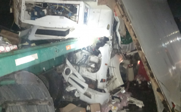 BR-101: Grave acidente entre caminhões deixa um morto em Içara