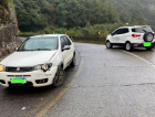 Dois veículos colidem na Serra do Rio do Rastro