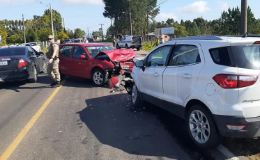 Acidente com três carros deixa vítimas em Araranguá