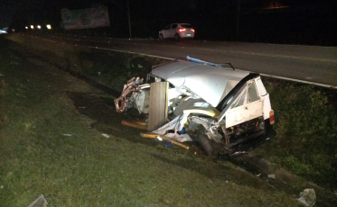 Colisão entre caminhão e carro deixa feridos em Içara