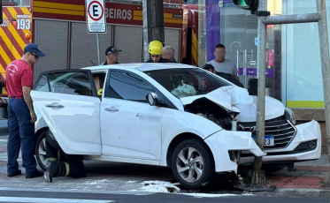 Motorista fica ferida após acidente no Centro de Criciúma