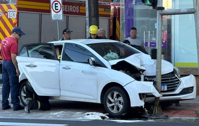 Motorista fica ferida após acidente no Centro de Criciúma
