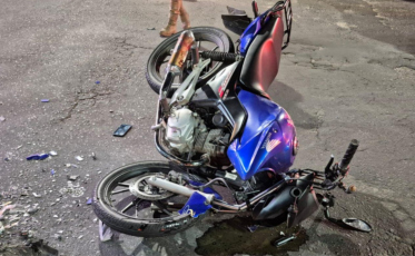 Fuga em alta velocidade termina em colisão e jovem ferido em Araranguá