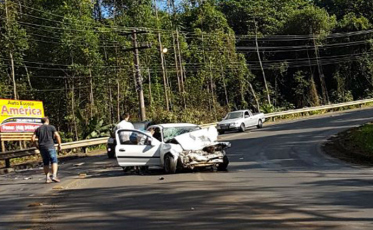 Acidente gravíssimo interrompe trânsito no Caravaggio