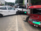 Condutor em fuga bate em sete carros no Centro (VÍDEOS)