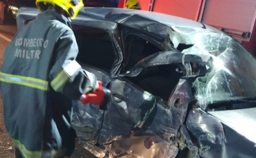 Pai e filho ficam feridos após acidente na BR-101