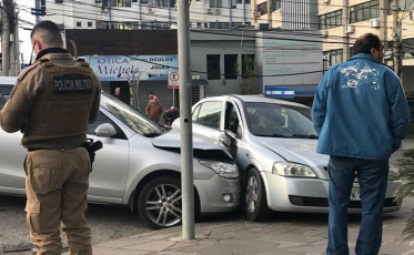 Colisão na frente do Hospital São José