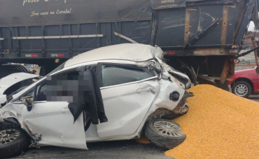 Cinco caminhões e dois carros se envolvem em grave acidente na BR-280