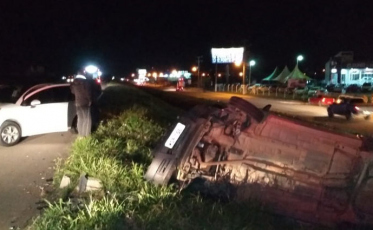 Dois feridos em acidente de trânsito, outro motorista fugiu