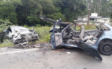Colisão frontal provoca uma morte e cinco feridos em Urussanga 