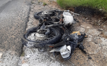 Morre motociclista que teve 90% do corpo queimado em acidente