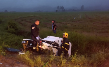Colisão entre dois carros deixa motoristas feridos em Turvo