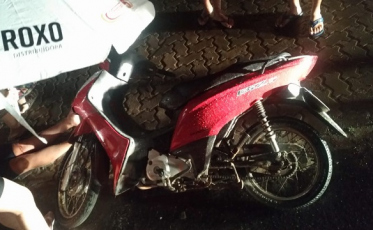 Motocicleta e carro se envolvem em acidente em Passo de Torres