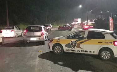 Grave acidente deixa três pessoas feridas em Criciúma