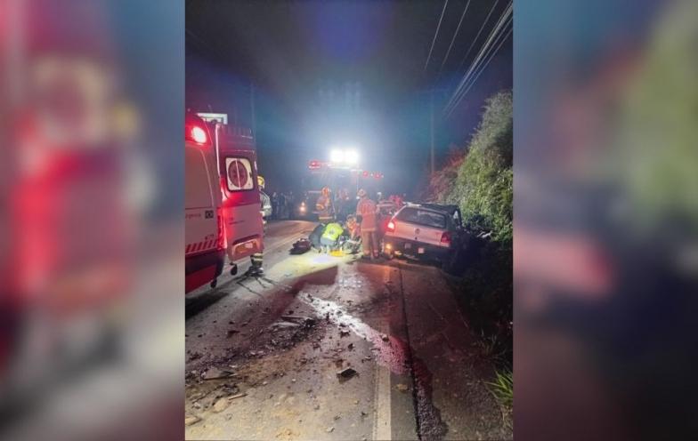 Grave acidente entre três veículos mata dois jovens na SC-390 em Lauro Müller