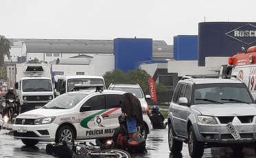Atenção, motoristas: Acidentes complicam trânsito na Luiz Rosso 