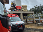 Trabalhador cai em máquina industrial e é socorrido em SC