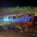 Ônibus que trazia trabalhadores para SC capota e deixa seis mortos em São Paulo