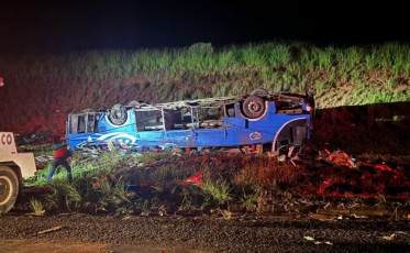 Ônibus que trazia trabalhadores para SC capota e deixa seis mortos em São Paulo
