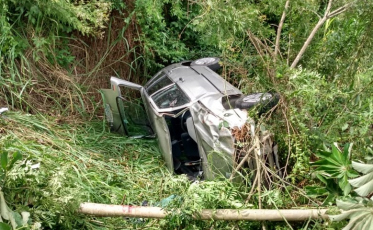 Acidente entre caminhão guincho e carro em Urussanga