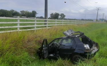 Mulher fica ferida após saída de pista na SC-290