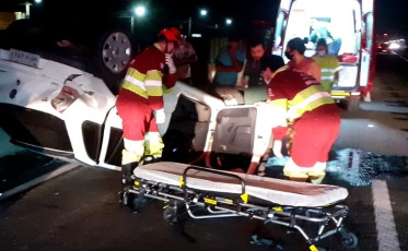 Acidente na BR-101 deixa duas pessoas feridas