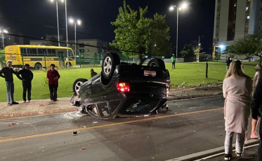 Criciúma: Grave capotamento é registrado próximo ao Paço Municipal