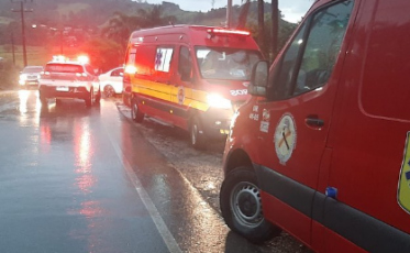 Duas pessoas são encaminhadas ao hospital após queda de moto em Treze de Maio