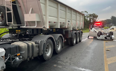 Capotamento na SC-108 deixa dois feridos em Urussanga