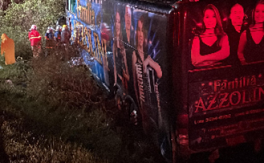 Cantoras do Paraná sofrem acidente a caminho de Nova Veneza (VÍDEO)