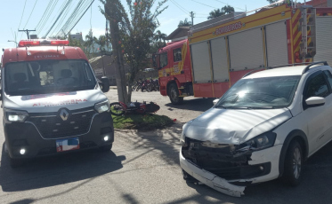 Motociclista é levado ao hospital após colisão entre moto e carro em Içara
