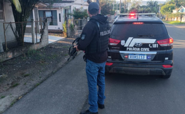 Motorista de transporte escolar municipal é preso acusado de estupro em Jacinto Machado