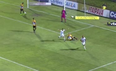 Criciúma cochila e perde para o lanterna