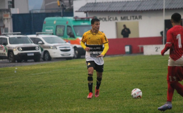 Renan Areias e Kaik disputam vaga na lateral-direita