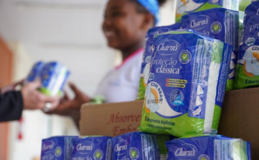 Estado começa a distribuir absorventes para 64 mil estudantes