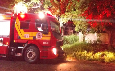 Incêndio consome casa abandonada em Tubarão