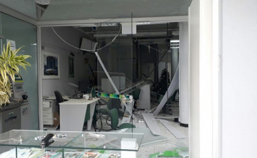 Criminosos destroem agência do Sicob, mas não levam dinheiro