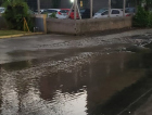 Água invade a Avenida Centenário (VÍDEO)