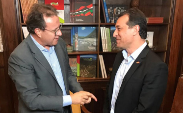 Ligado nas redes sociais e homem simples, governador Moisés fala sobre seus gostos