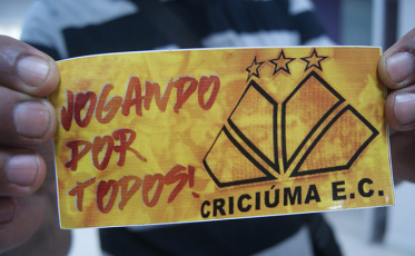 Torcida do Tigre colabora com o Pedágio Solidário do Asilo São Vicente de Paulo