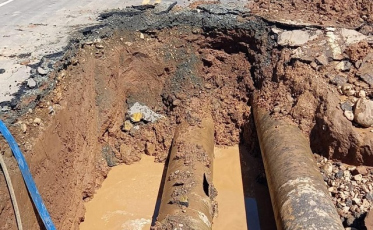Após rompimento de adutora, abastecimento deve voltar em até 48h