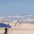 Banhista morre afogado em praia sem salva-vidas no Sul de SC