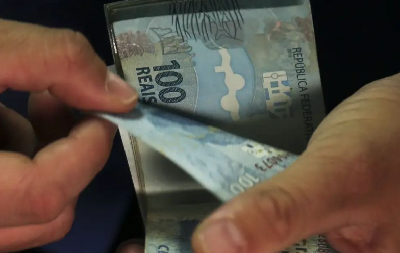 Trabalhadores nascidos em maio e junho já podem sacar o abono salarial